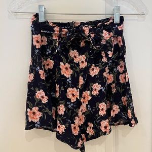 Miss Selfridge Floral Shorts - US 0